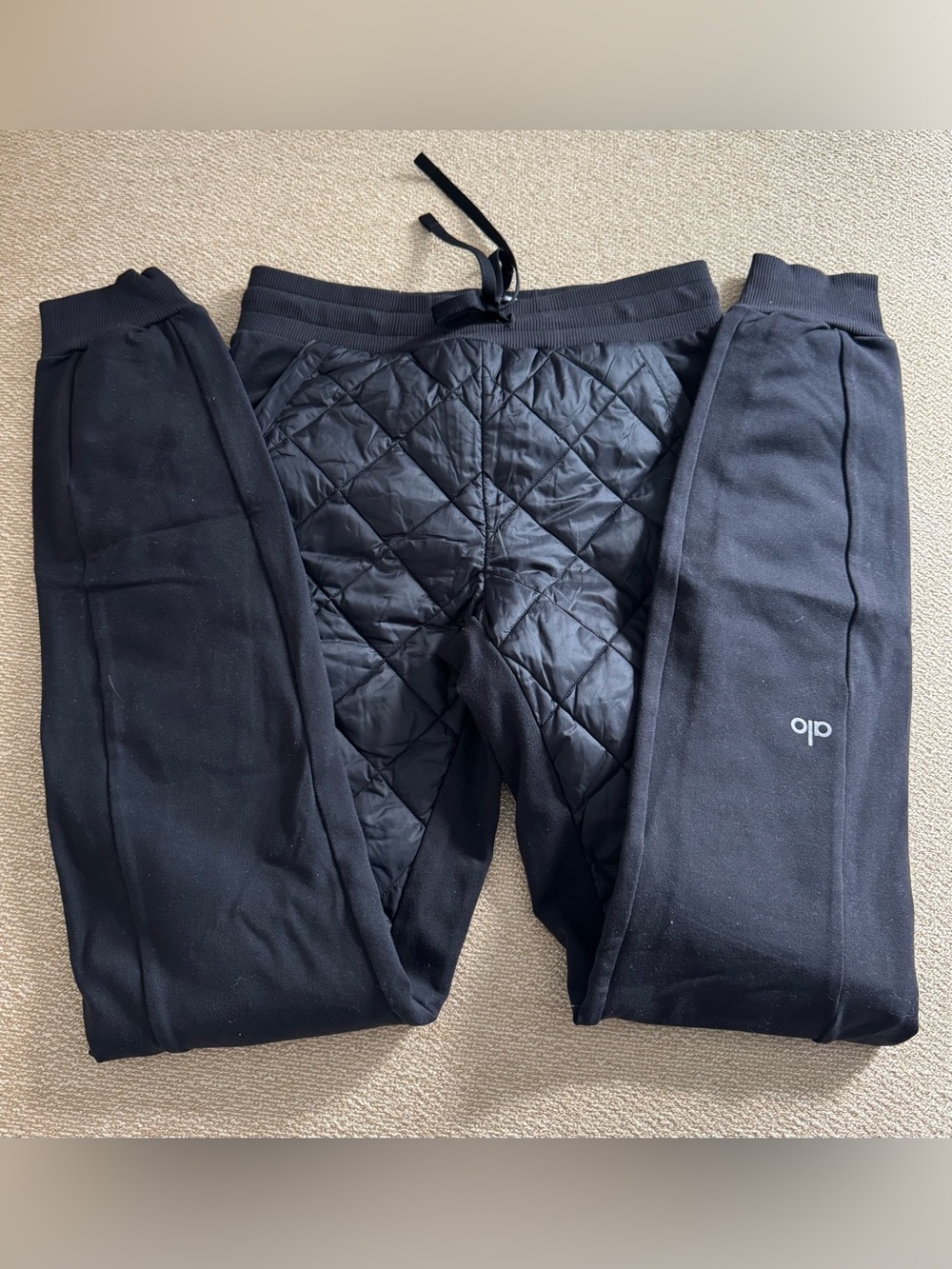 ALO Yoga Black Quilted Jogger Pants - Picture 6 of 6